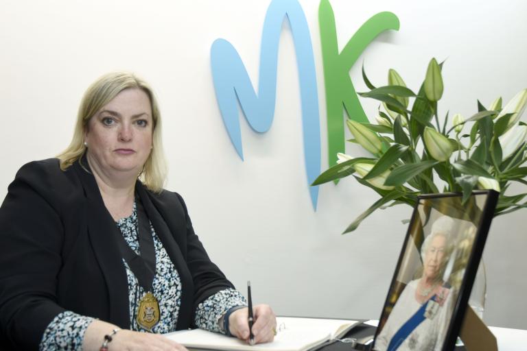 Mayor and book of condolence