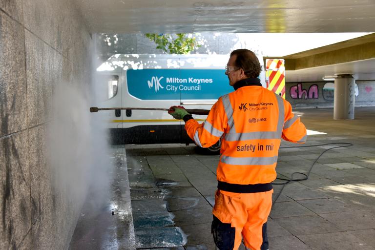 Removing graffiti