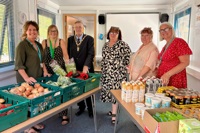 Cllr Donna Fuller with Mayor of MK, Cllr Paul Trendall at the Pebbles Community Larder
